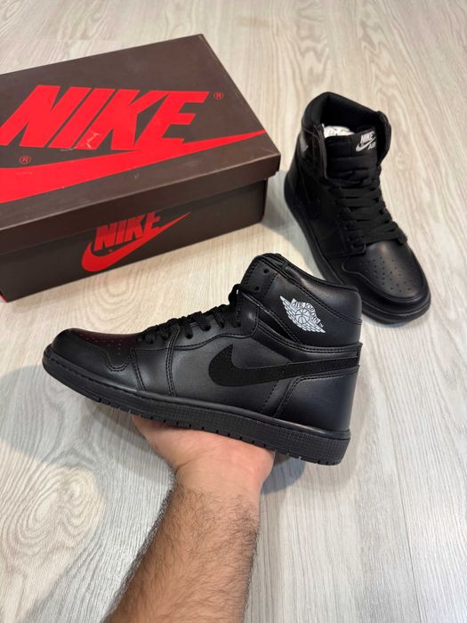 Adidasi Nike Air Jordan 1 Retro High OG Triple Black