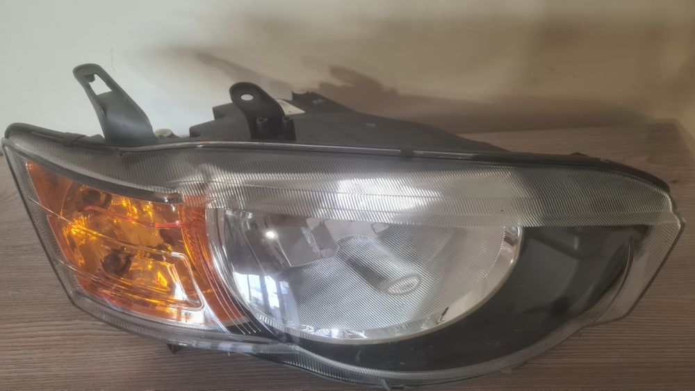 Фар Mitsibishi Colt