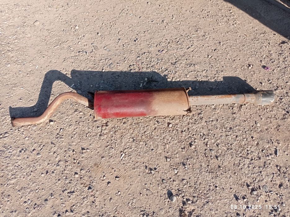 Продаю глушитель на машину.