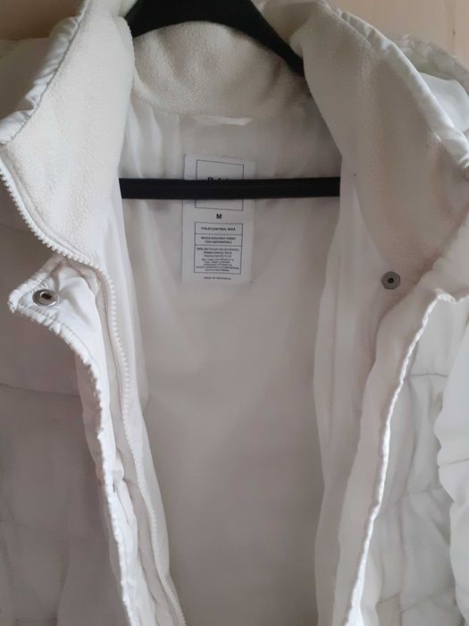 Страхотно бяло яке с качулка