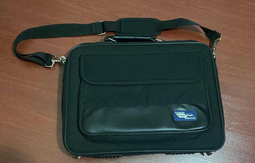 Ноутбук ASUS K50IN вместе с сумкой LogiCom