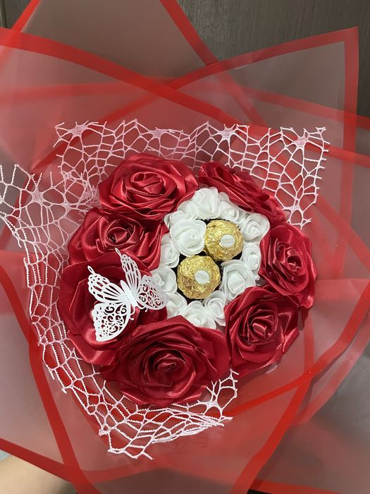 Букет от сатенени рози