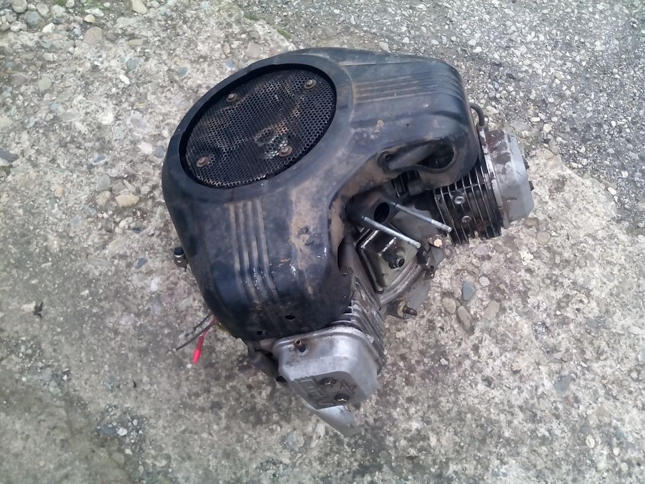 HONDA GCV 520 14hp и KAWASAKI FR691TV моторите се продават на части