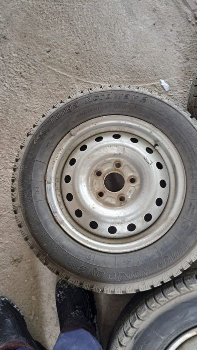 Зимние шины с дисками б/у