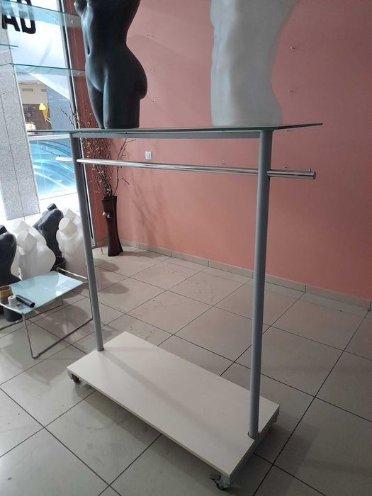 ОБОРУДВАНЕ ЗА МАГАЗИН ЗА ДРЕХИ