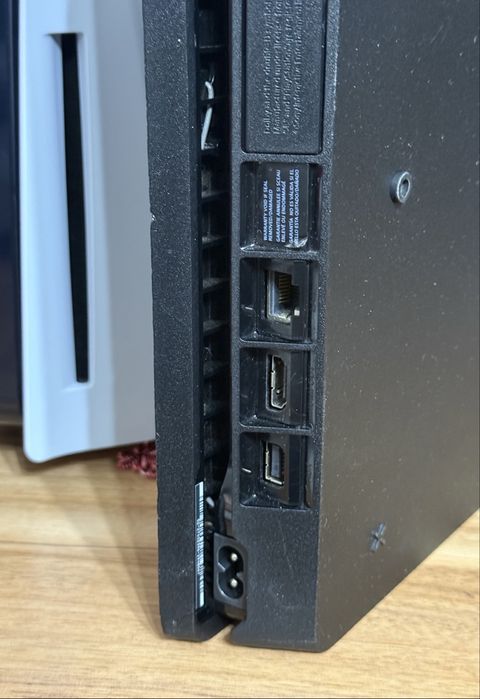 PS4 Slim 1 TB - Sony PlayStation 4