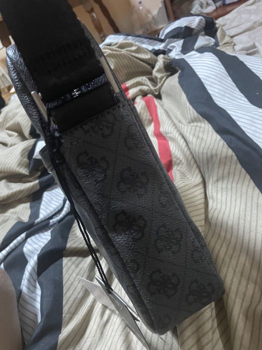 Borseta guess barbati noua