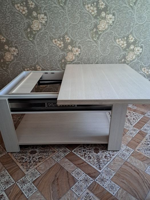 Срочно продам стол-трансформер 45000 тг