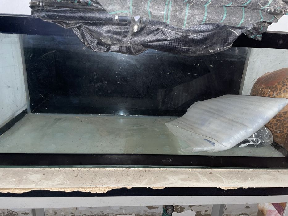 Продам аквариум 220л,вместе со столом