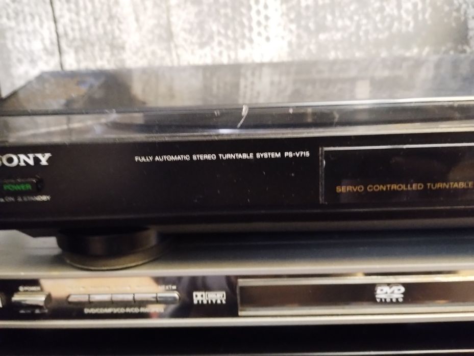 Linie, boxe, magnetofon, pickup SONY