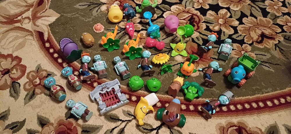 Игрушки растения против зомби