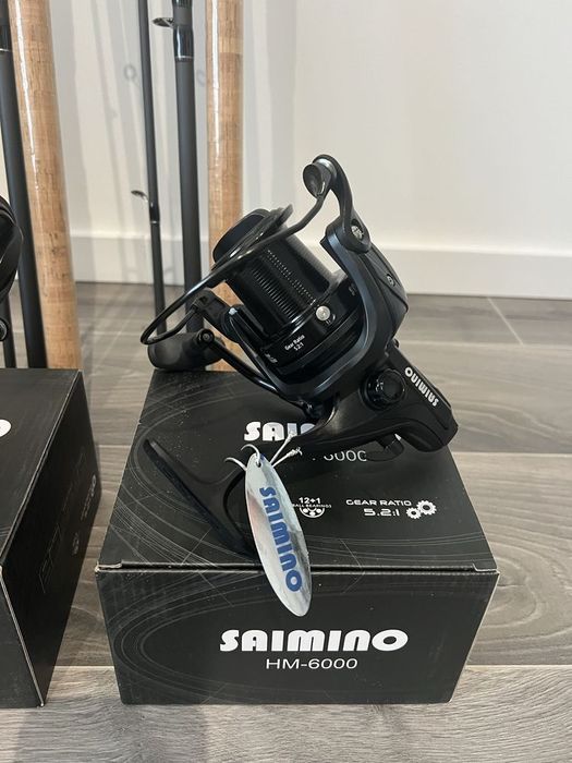 SET 2 Lansete Feeder SAIMINO TFD-07 3.9 m + 2 Mulinete SAIMINO HM 6000