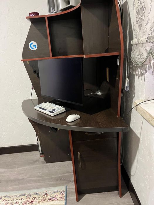 Компьютерный стол срочно продаю