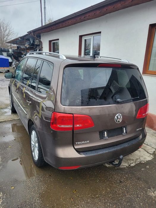 dezmembram volkswagen touran 2012 haion /bara spate/ stopuri