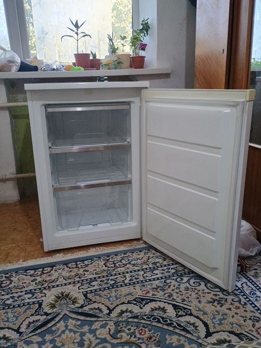 Маленький морозильник