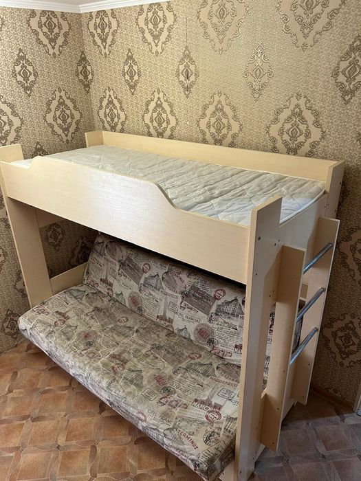 Двухярусная детская кровать