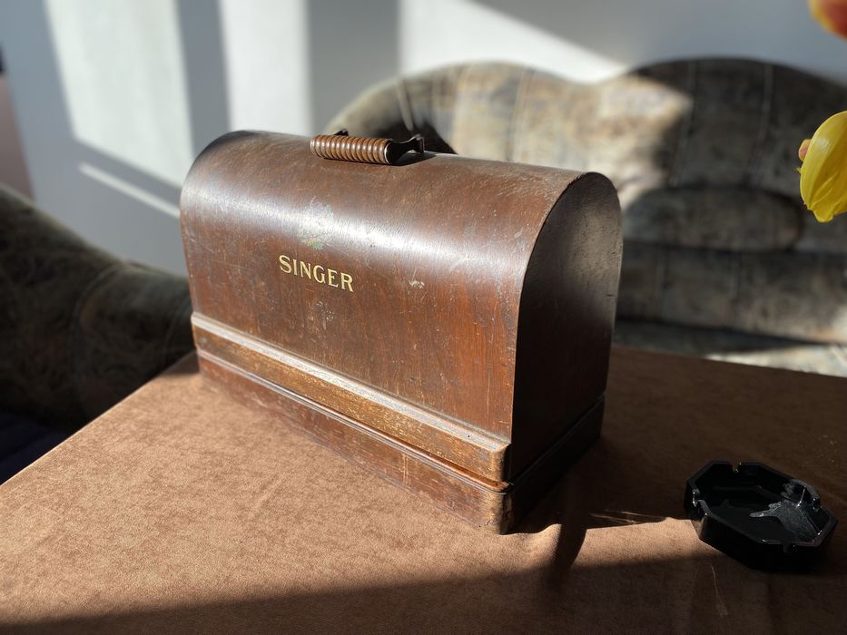 Антична шевна машина Singer