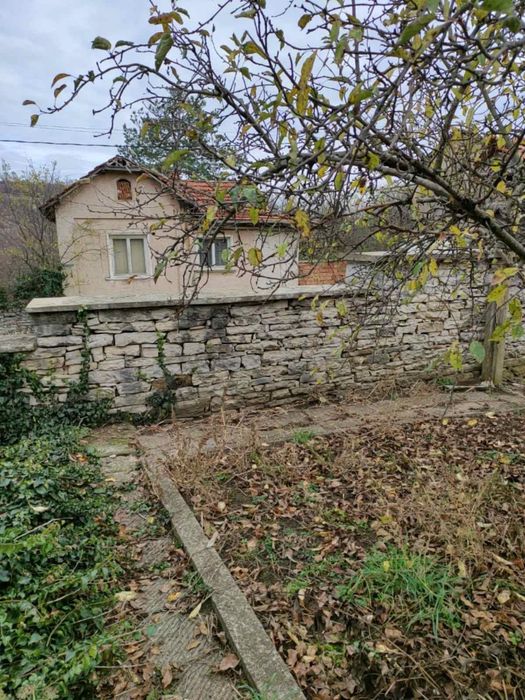 Двуетажна къща в село Драгана.