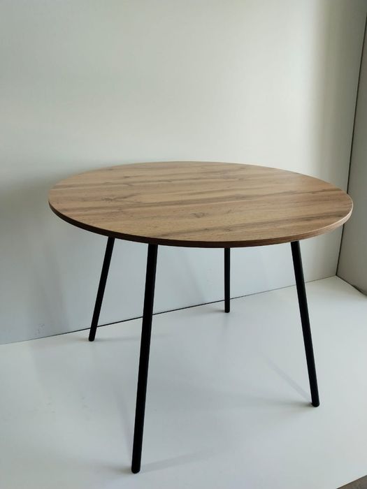 Стол.  обедьенный