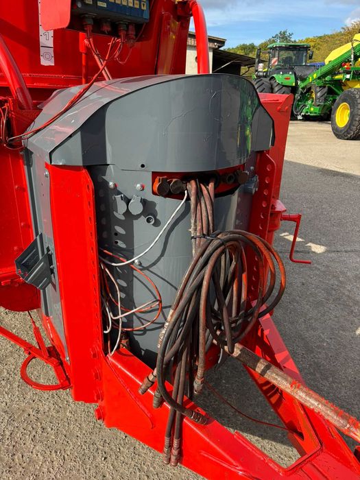 Remorca furajare Kuhn Profile 1480