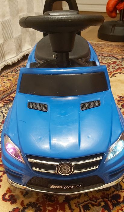 Машинка - толокар б/у на 2-3-4 года