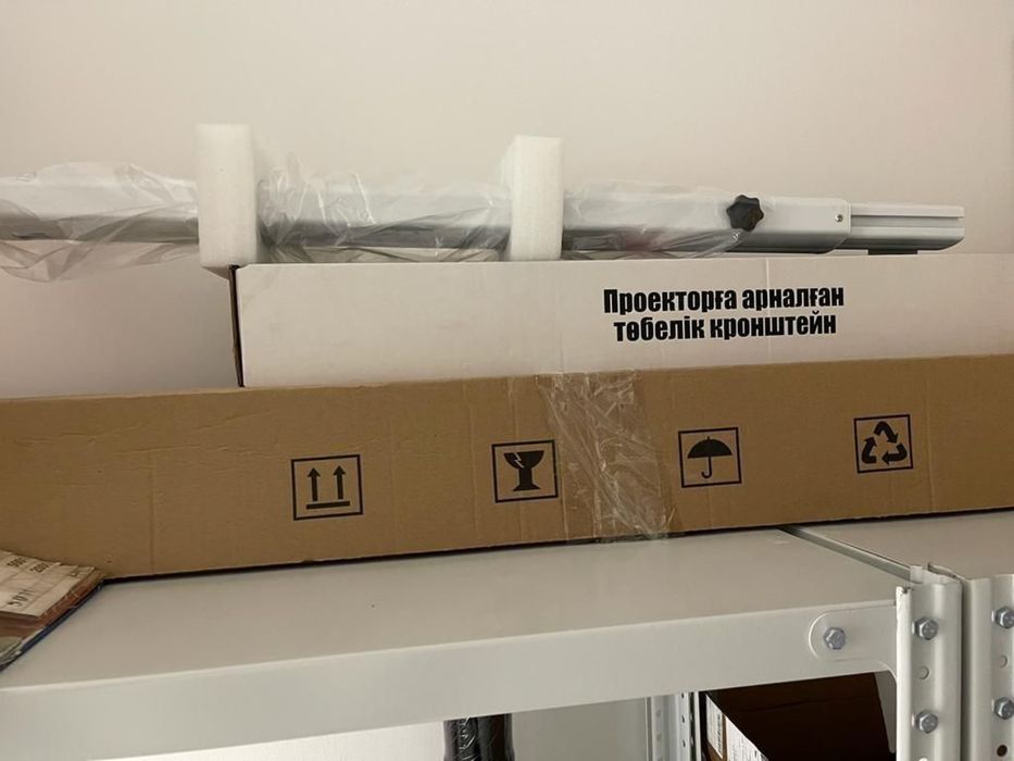 Проэктор OPTIMA в эксплуатации был 1 мес