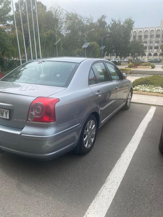 Vând Toyota Avensis 1.8