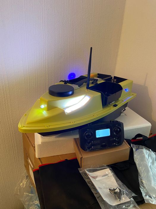 Лодка за захранка D19 / Д19 ,GPS-100 точки.