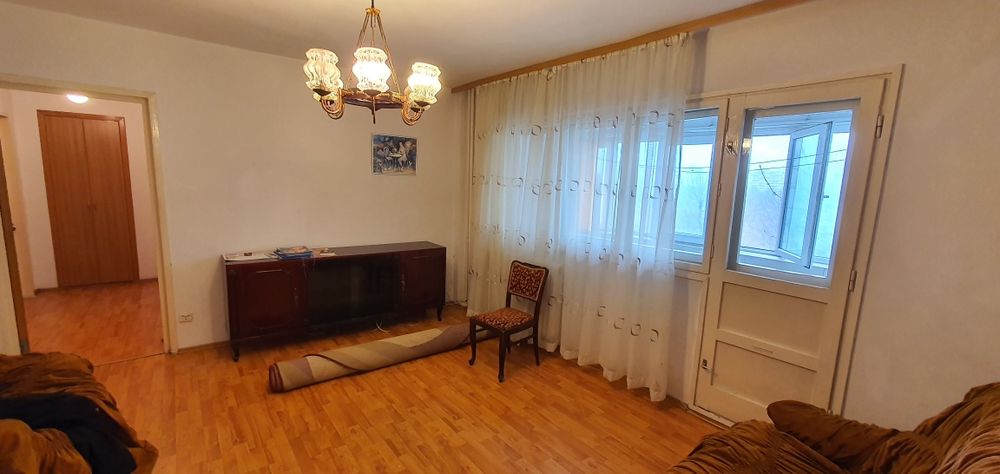 Vând apartament 3 camere semidecomandat șoseaua Vergului,