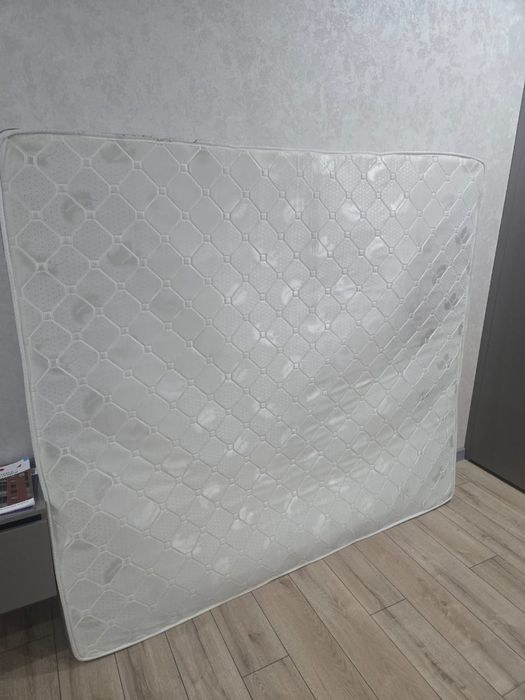 Матрас 180*200 почти новый