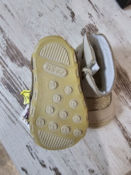 Сладки бебешки обувки буйки