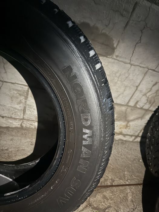 Продам зимнию резину 235/65r17