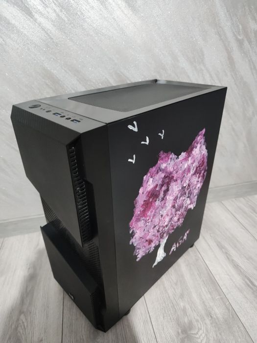 Carcasă PC Aerocool cu panou lateral din sticlă securizată și 4 ventilatoare RGB