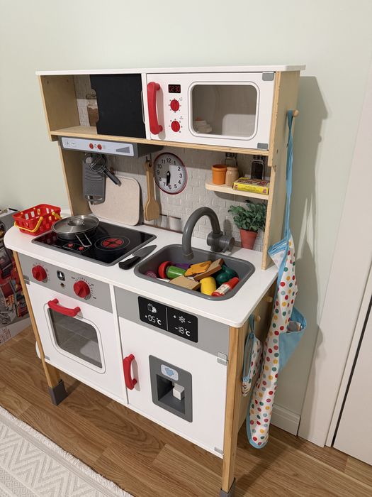 Детска дървена кухня
