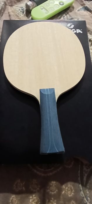 Професионално дърво за тенис на маса Stiga Wavy Fiber Carbon.