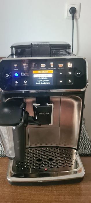 Expresor Philips Latte Go, model 5400, în stare impecabila