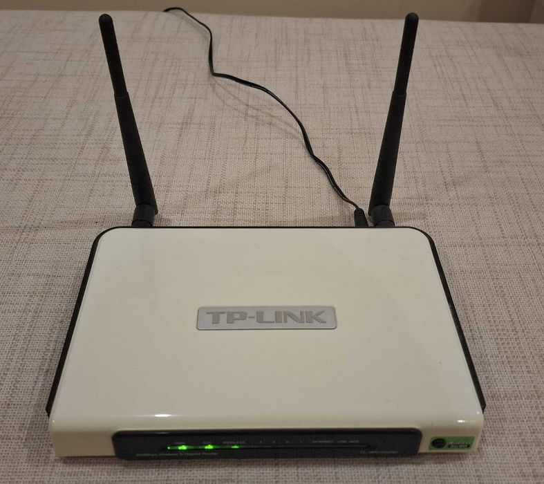 Рутер TP-Link TL-WR1042ND 300 Mbps с 4 гигабитови LAN порта + USB 2.0
