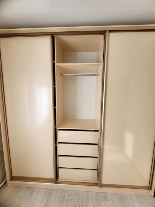 Шкаф купе срочно , Каспий ред