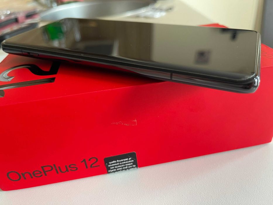 Oneplus 12. RAM 16 GB / 512 Перфектен Като Нов e-sim
