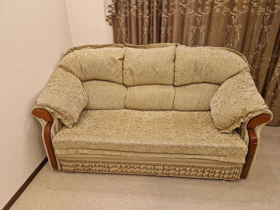 Продам б/у диван