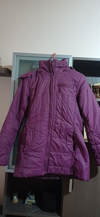 Vand geaca dama marinea S dar merge si la un M,stare buna/mov inchis