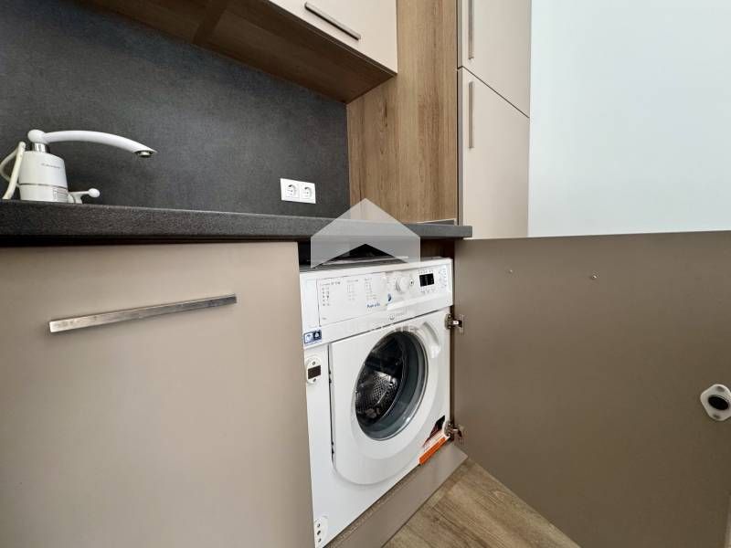 Модерно обзаведен, тристаен апартамент в малка, бутикова сграда в ж.к.