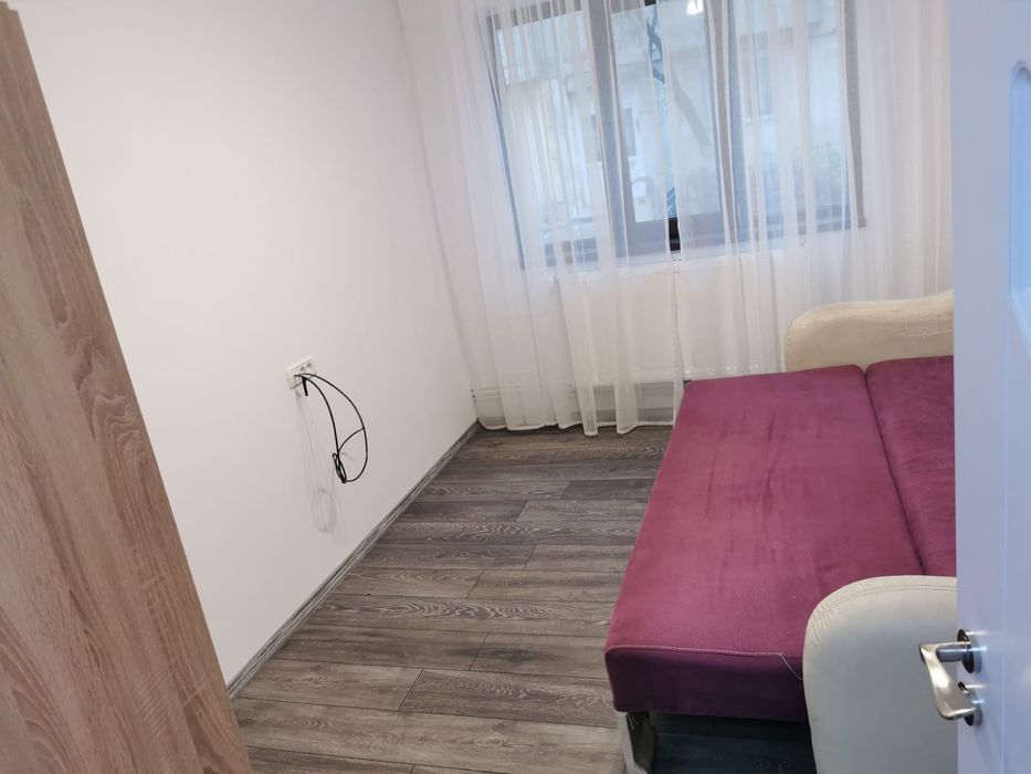 De închiriat apartament cu 4 camere