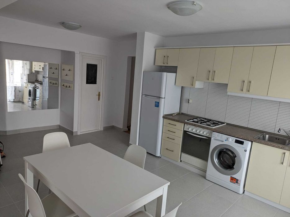 Inchiriez apartament 4 camere zona Nufarul