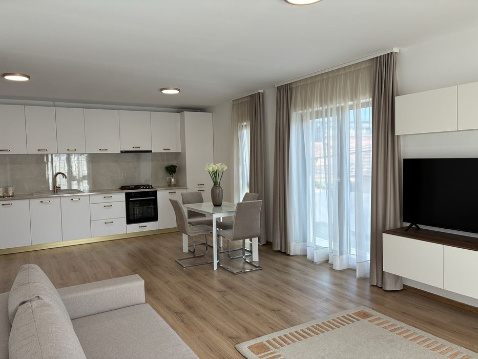 De inchiriat: apartament cu 3 camere NOU, ultrafinisat