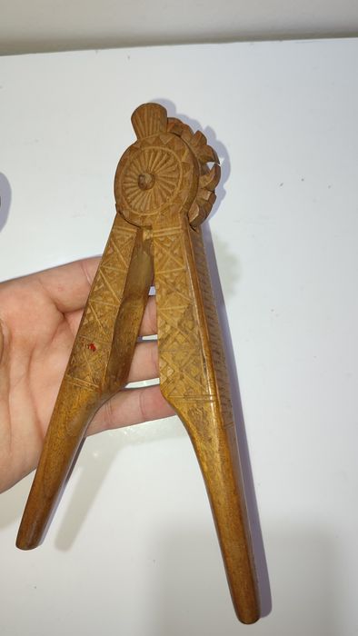 Cleste pentru nuci, alune