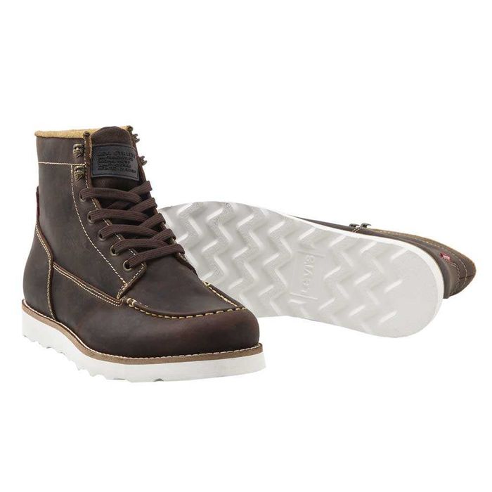 De vanzare Levi's Darrow Mocc noi!