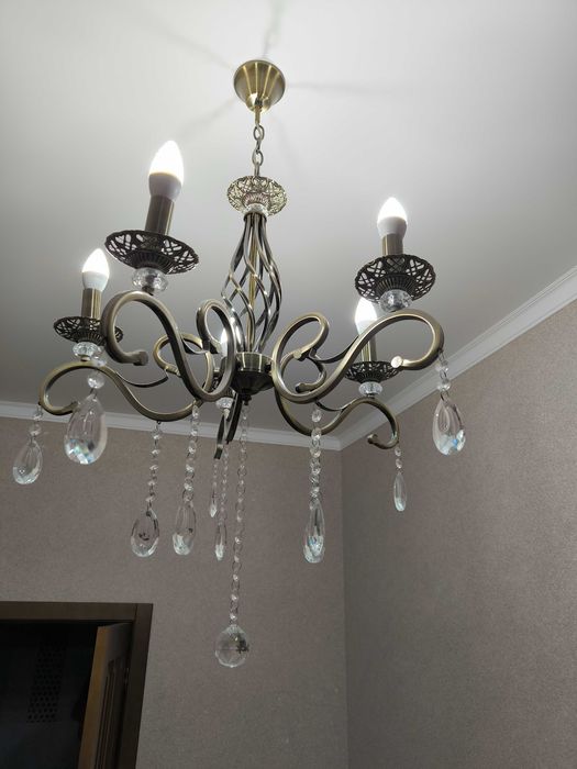 Продам люстру стекло в идеальном состоянии