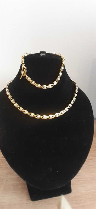 Красив елегантен дамски комплект