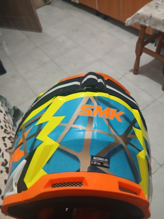 Vând casca aproape nou